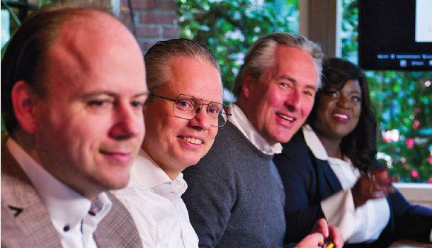 Consultancy in actie – Get Responsive Klantgesprek tijdens Power BI consultancy door Get Responsive met betrokken deelnemers aan tafel